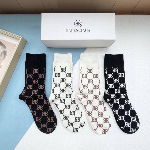 配包装 一盒四双 Balenciaga 巴黎世家 高品质好看到爆炸欧美大牌高筒袜男女款潮人必不能少的专柜代购品质高筒袜子 ，搭配起来超高逼格 时髦度爆表啊啊啊啊