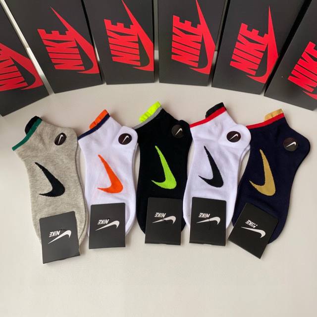 配专柜包装 Nike 耐克 新款中短款堆堆袜袜子！一盒五双，专柜同步筒袜袜子，大牌出街，潮人必备超好搭 - 点击图像关闭