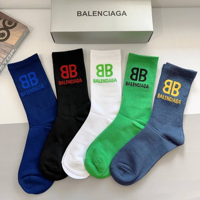 配包装 一盒5双 Balenciaga 巴黎世家高版本超级柔软长筒袜子潮人必不可少的时尚专柜代购长筒袜子 ，搭配起来超高逼格 时髦度爆表～～推荐推荐推荐～～必入