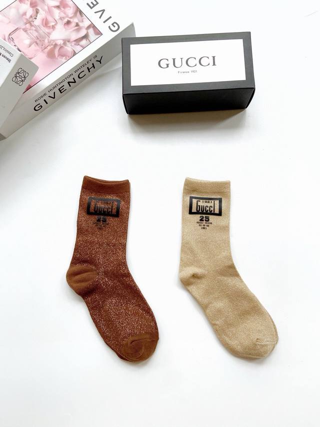 配包装 一盒2 双 Gucci 古琦 经典字母logo 金银丝混纺 纯棉中筒袜 ，重工配饰，Ins超火爆红人同款，精美 面料，潮人必备 ，经典配色 个性时尚百搭 - 点击图像关闭