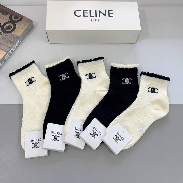 配包装 一盒5双 Celine 赛琳 新款中筒袜、竹棉面料，专柜同 步中筒袜子，大牌出街，潮人必备超好搭配！