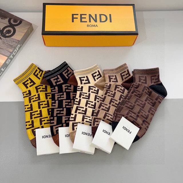 配包装 一盒5双 Fendi 芬迪 字母双ｆ爆款船袜 袜子，实用好穿 柔软透气，时尚百搭款，大牌出街。