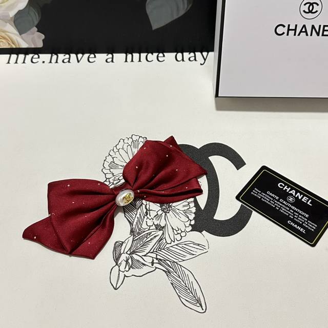 配专柜包装 Chanel 香奈儿 最新蝴蝶结中古五金发夹# 信我！人手必备的单品 这件必须买 洋气神仙颜值 小仙女要收了它，谁戴谁好看～