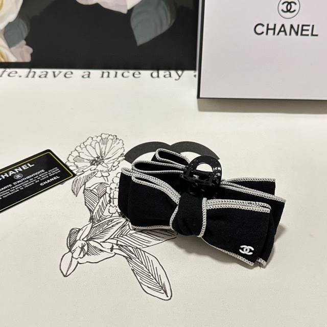 单个 配专柜包装 Chanel 香奈儿 最新爆款来啦 中古vintage复古五金抓夹 优雅的girl值得入手 非常好搭配 气质有品位