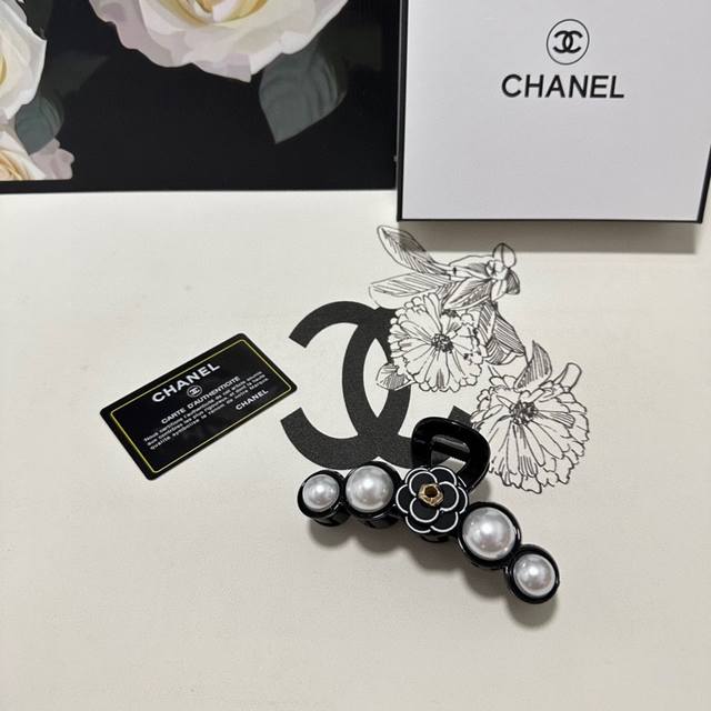 单个 配专柜包装 Chanel 香奈儿 最新爆款来啦 中古vintage山茶花五金抓夹 优雅的girl值得入手 非常好搭配 气质有品位