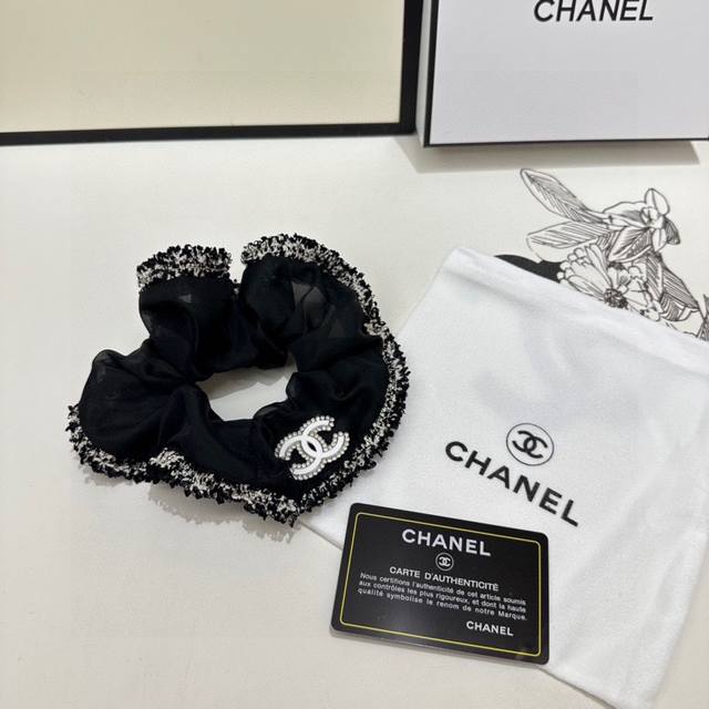 单个 配全套包装 Chanel 香奈儿 爆款宫廷风发圈，专柜款出货 一看就特别高档 超级百搭 必须自留