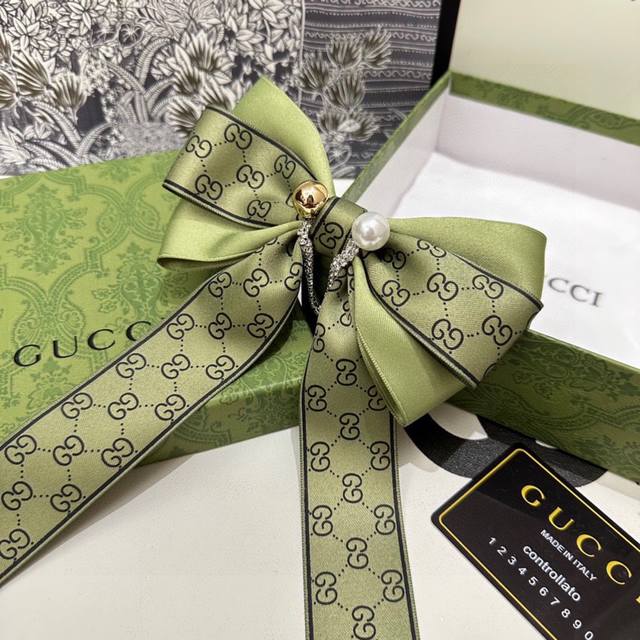 配包装 Gucci 古驰 新款发夹 可盐可甜 戴起来超好看～ 可搭配不同发型