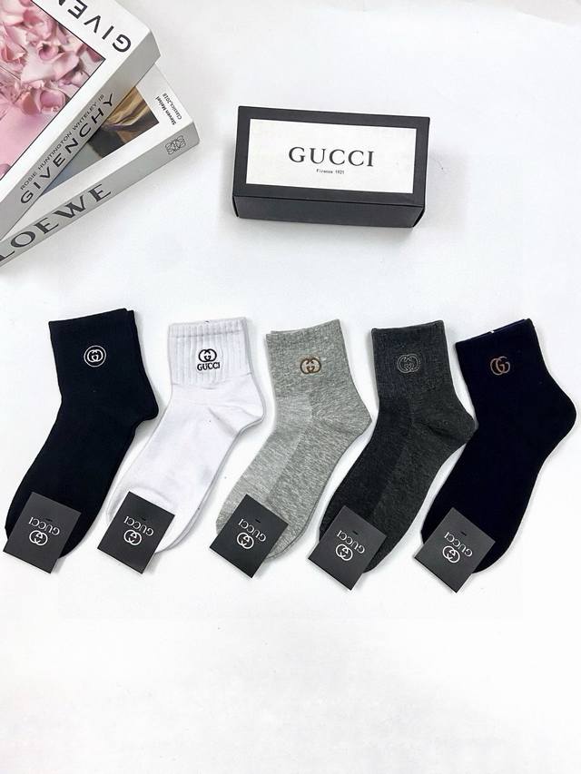 爆款回货 配包装 一盒5 双 男士福利 Gucci 古琦 经典字母logo 纯棉短筒袜 ，Ins超火爆短袜，纯棉面料，网眼透气， 潮人必备 ，经典配色 个性时尚