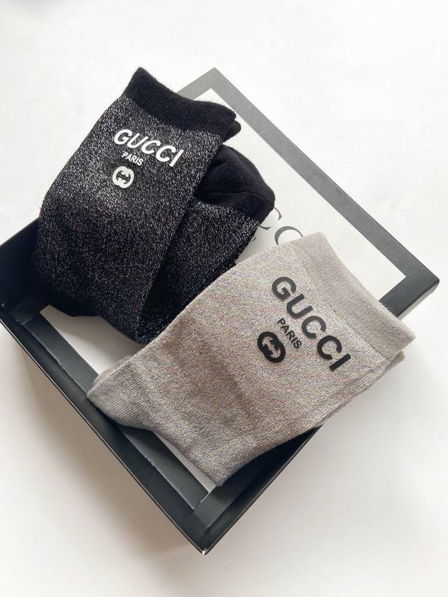 配包装 一盒2 双 Gucci 古琦 经典字母logo 金银丝中筒袜 ，重工配饰，Ins超火爆红人同款，精美 面料，潮人必备 ，经典配色 个性时尚百搭款，你值得