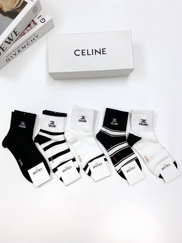 配包装 一盒5双 Celine 赛琳 欧美潮牌 经典字母logo 中筒袜 ，Ins超火爆纯色袜 ，潮人必备 ，经典配色 搭配刺绣字母logo，个性时尚百搭款，你