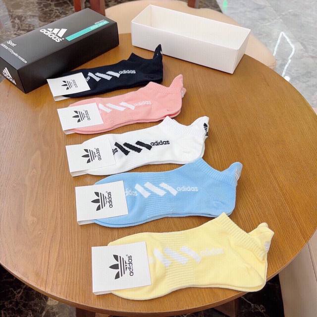 特批 Adidas 阿迪达斯火爆全网的三叶草logo超级nice设计惊艳绝伦超级好看ins今年超火爆元素单品精梳棉材质，非常柔软舒适 一盒五双