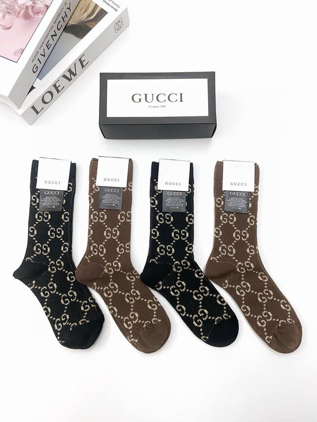 配包装 一盒4双 Gucci 古奇 经典字母logo 双针针织 纯棉中筒袜 Ins爆款！专柜在售ing 好看到爆炸 ！超高品质！经典不过时！潮人必不能少的专柜代