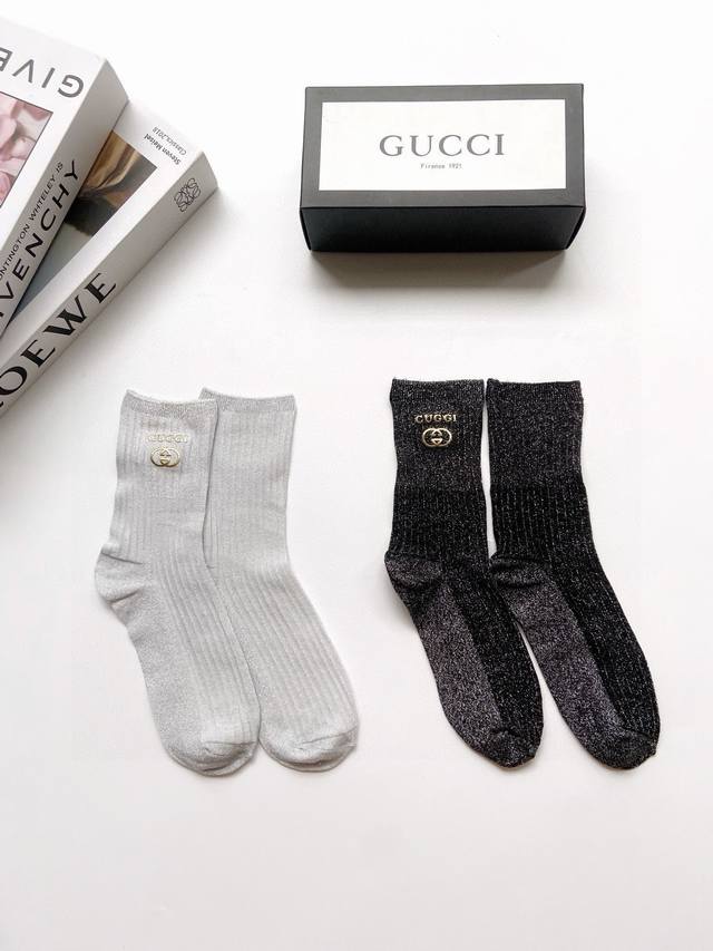 配包装 一盒2 双 Gucci 古琦 经典字母logo 金银丝中筒袜 ，Ins超火爆红人同款，精美 面料，潮人必备 ，经典配色 个性时尚百搭款，你值得拥有哦 - 点击图像关闭