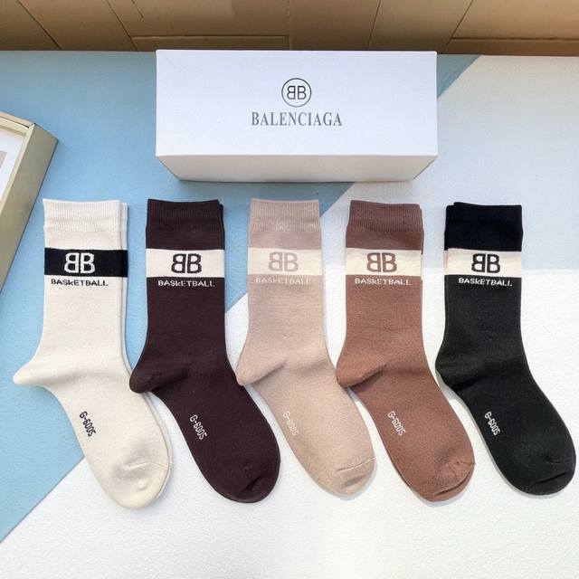 配包装 一盒五双 Balenciaga 巴黎世家高版本 ～好看到爆炸袜子羊绒袜，超软糯潮人必不能少的专柜代购品质 中筒袜子 ，搭配起来超高逼格 时髦度爆表啊啊啊