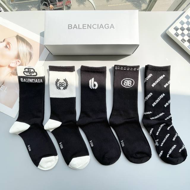 配包装 一盒五双 Balenciaga 巴黎世家 好看到爆炸欧美大牌高筒袜男女款潮人必不能少的专柜代购品质高筒袜子 ，搭配起来超高逼格 时髦度爆表啊啊啊啊～～推 - 点击图像关闭