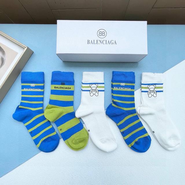 配包装 一盒五双 Balenciaga 巴黎世家 高品质好看到爆炸欧美大牌高筒袜男女款潮人必不能少的专柜代购品质高筒袜子 ，搭配起来超高逼格 时髦度爆表啊啊啊啊 - 点击图像关闭