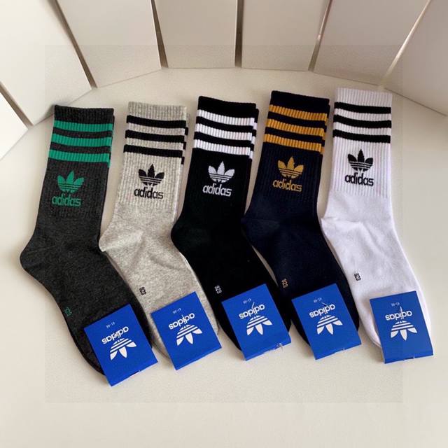 特 配专柜包装 Adidas 阿迪达斯 新款三叶草中长款堆堆袜袜子！一盒五双，专柜同步筒袜袜子，大牌出街，潮人必备超好搭 - 点击图像关闭