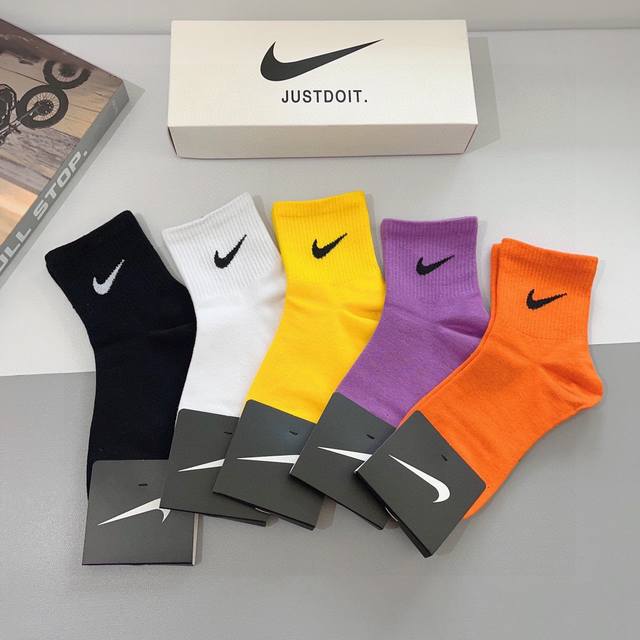 配包装 一盒5双 新款 Nike 耐克 中筒袜 精梳棉 专柜同步 高品质 抗菌防臭吸汗透气 - 点击图像关闭