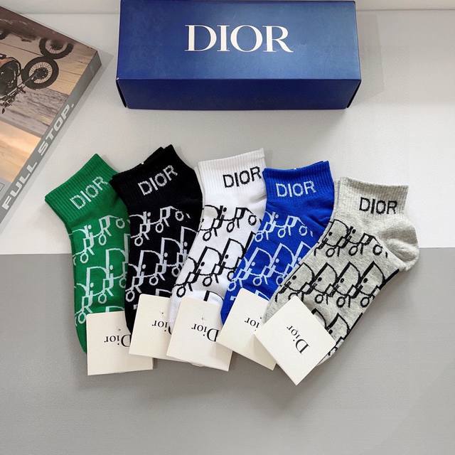 配包装 一盒5双 Dior 迪奥新款小腿袜子！纯棉面料，火爆ｄ图案，专柜同步中短筒袜子，大牌出街，潮人必备超好搭