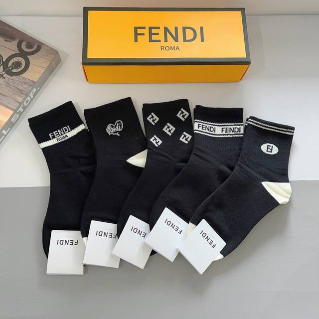 配包装 一盒5双 Fendi 芬迪 字母双ｆ爆款船袜 袜子，实用好穿 柔软透气，时尚百搭款，大牌出街。 - 点击图像关闭