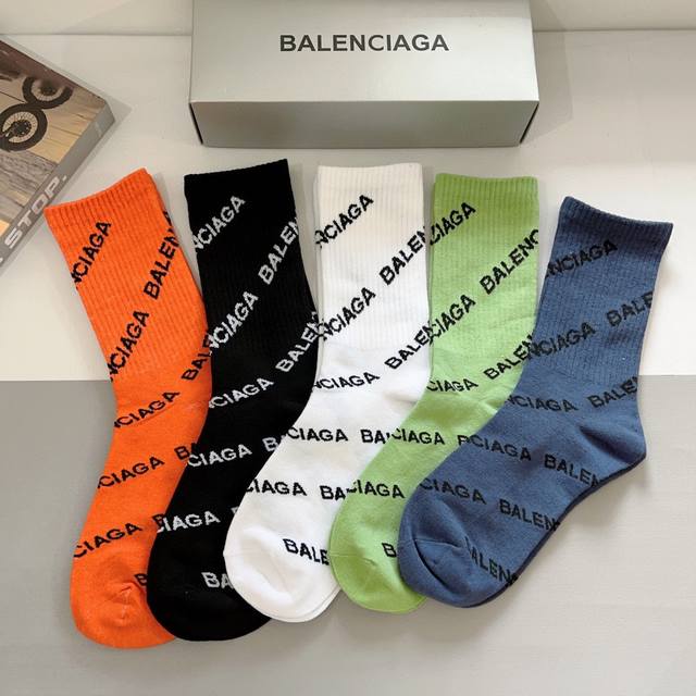 配包装 一盒5双 Balenciaga 巴黎世家高版本超级柔软长筒袜子潮人必不可少的时尚专柜代购长筒袜子 ，搭配起来超高逼格 时髦度爆表～～推荐推荐推荐～～必入 - 点击图像关闭