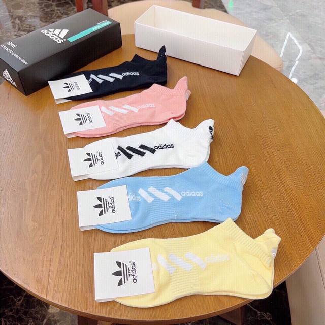 特 Adidas 阿迪达斯火爆全网的三叶草logo超级nice设计惊艳绝伦超级好看ins今年超火爆元素单品精梳棉材质，非常柔软舒适 一盒五双