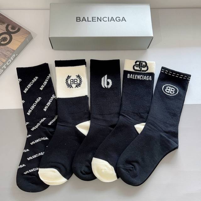 配包装 一盒5双 Balenciaga 巴黎世家高版本超级柔软长筒袜子潮人必不可少的时尚专柜代购长筒袜子 ，搭配起来超高逼格 时髦度爆表～～推荐推荐推荐～～必入 - 点击图像关闭