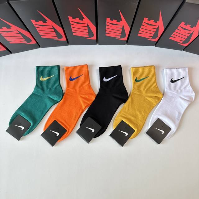 特 配专柜包装 Nike 耐克 新款中长款堆堆袜袜子！一盒五双，专柜同步筒袜袜子，大牌出街，潮人必备超好搭