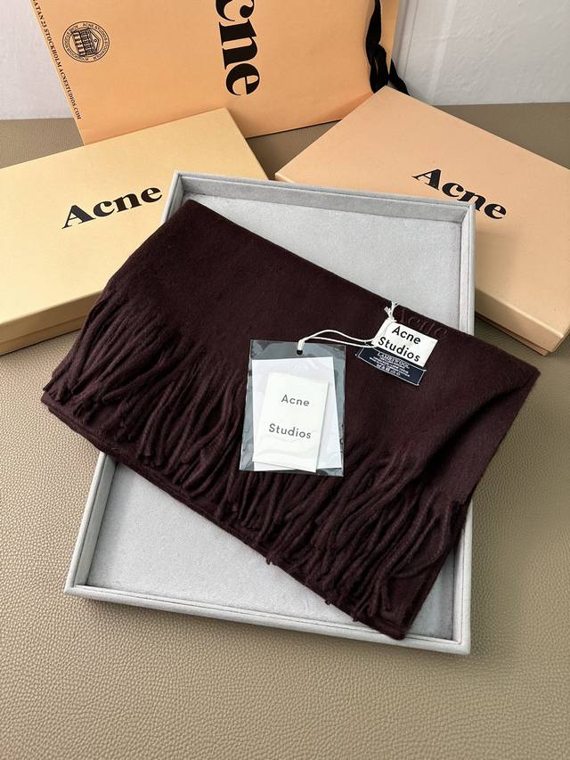 Acne。 刺绣版贵族轻水波纹羊羔绒披肩 超级美！Ac每年都不可不卖的款！也是年度最值百搭的款！真正ac流水线下来的订单.不是市场上羊毛参化纤.或者差羊毛的东西 - 点击图像关闭