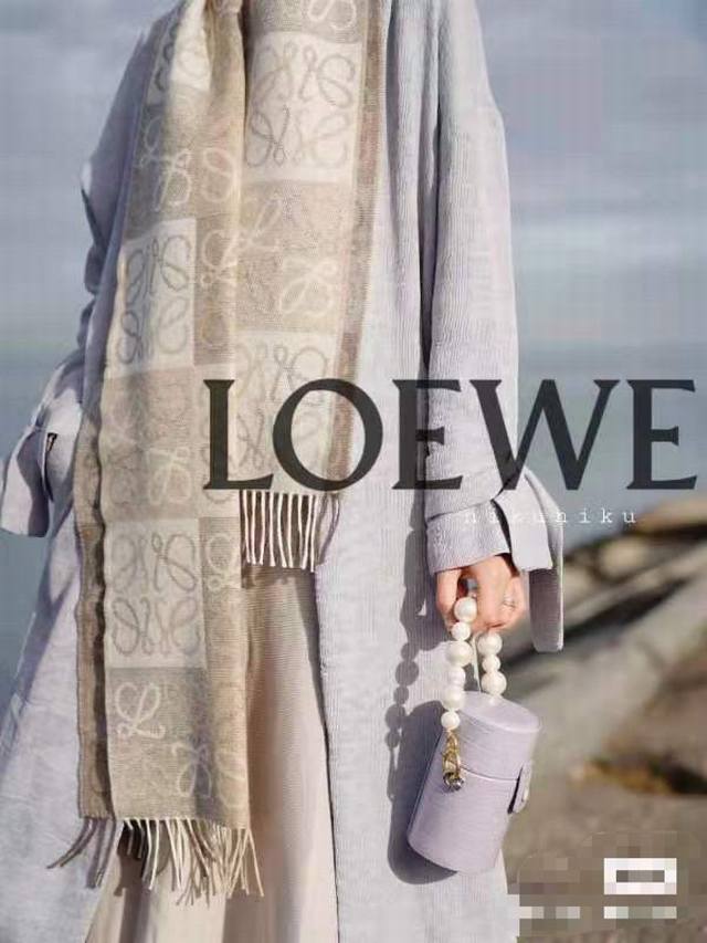 顶级原单中性款loewe很幸運拿到這個品牌的东西，真的不多见，很少在国内做订单，款式真的少的可怜loewe作为西班牙的顶尖奢侈品牌，秉承传统，技艺，热诚，散发独