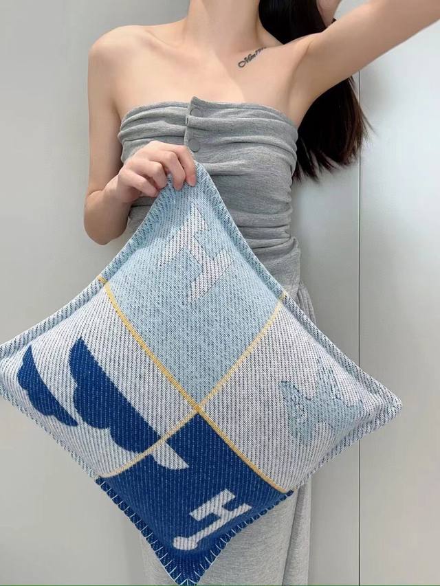 抱枕 尺寸45X45Cm 90%羊毛10%羊绒