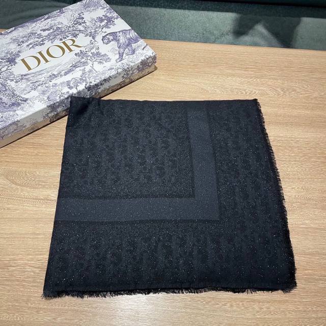 Dior 上新 140*140闪银方巾 二色 三标齐全 高克重. 羊毛银线系列 - 点击图像关闭