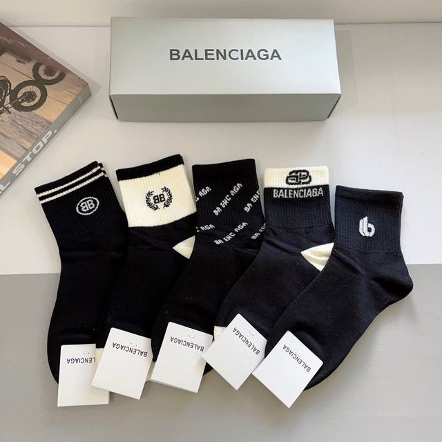 配包装 一盒5双 Balenciaga 巴黎世家高版本超级柔软中筒袜子潮人必不可少的时尚专柜代购袜子 ，搭配起来超高逼格 时髦度爆表～～推荐推荐推荐～～必入时髦 - 点击图像关闭