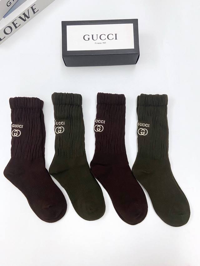 配包装 一盒4双 Gucci 古琦 经典字母logo 纯棉中筒袜 堆堆袜 ，重工刺绣 工艺，Ins超火爆红人同款，精美 面料，潮人必备 ，经典配色 个性时尚百搭