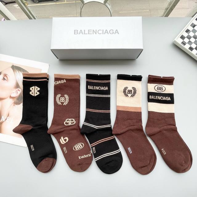 配包装 一盒五双 Balenciaga 巴黎世家 好看到爆炸欧美大牌高筒袜男女款潮人必不能少的专柜代购品质高筒袜子 ，搭配起来超高逼格 时髦度爆表啊啊啊啊～～推 - 点击图像关闭