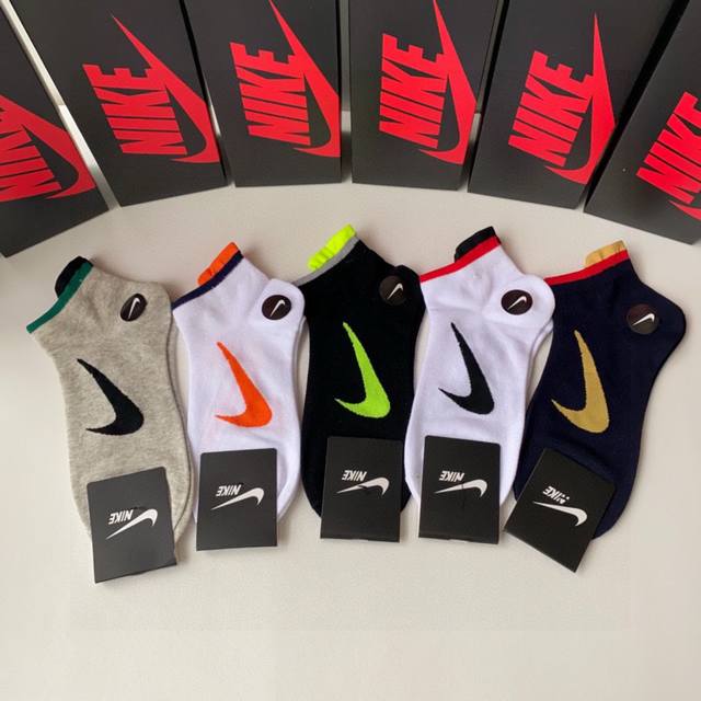 特 配专柜包装 Nike 耐克 新款中短款堆堆袜袜子！一盒五双，专柜同步筒袜袜子，大牌出街，潮人必备超好搭