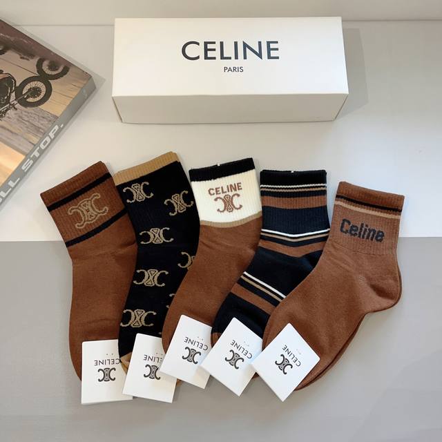 配包装 一盒5双 Celine 赛琳 新款中筒袜、纯棉面料，专柜同 步中筒袜子，大牌出街，潮人必备超好搭配！