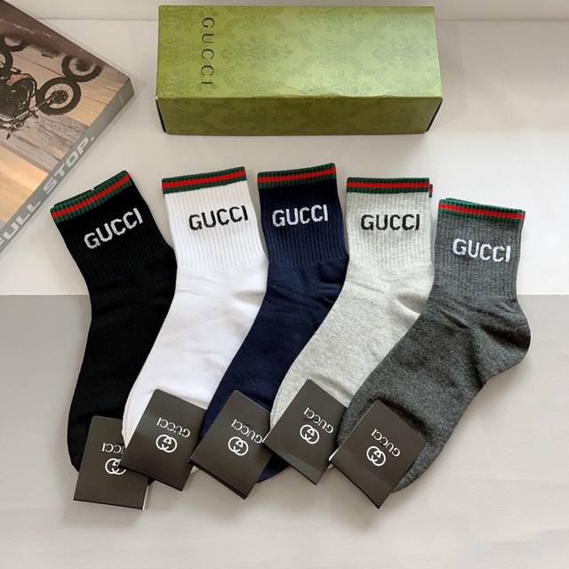 配包装 一盒5双 Gucci 古奇 新款中筒袜子，纯棉面料，潮人必备 ，Gucci 爆款，经典双g，个性时尚百搭款，你值得拥有哦