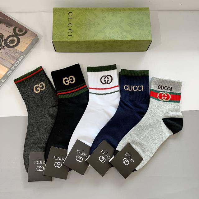 配包装 一盒5双 Gucci 古奇 新款男士中筒袜子，纯棉面料，潮人必备 ，Gucci 爆款，经典双g，个性时尚百搭款，你值得拥有哦