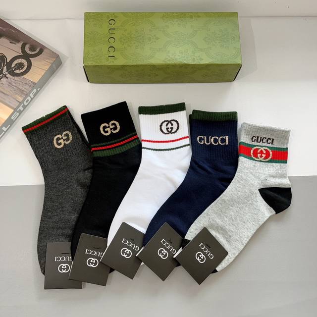 配包装 一盒5双 Gucci 古奇 新款男士中筒袜子，纯棉面料，潮人必备 ，Gucci 爆款，经典双g，个性时尚百搭款，你值得拥有哦 - 点击图像关闭