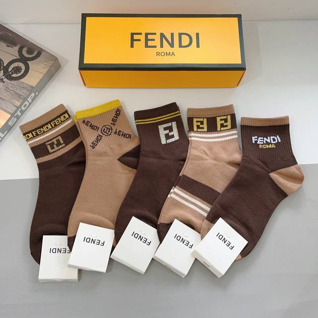 配包装 一盒5双 Fendi 芬迪 字母双ｆ爆款船袜 袜子，实用好穿 柔软透气，时尚百搭款，大牌出街。