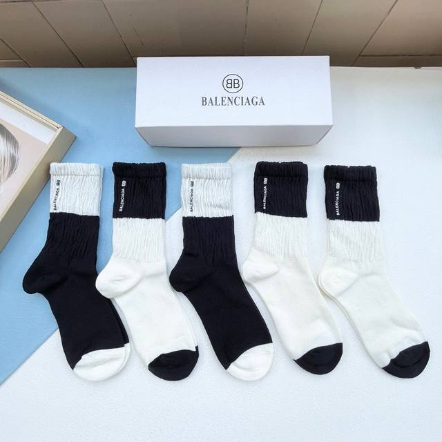 配包装 一盒五双 Balenciaga 巴黎世家 高品质好看到爆炸欧美大牌高筒袜男女款潮人必不能少的专柜代购品质高筒袜子 ，搭配起来超高逼格 时髦度爆表啊啊啊啊