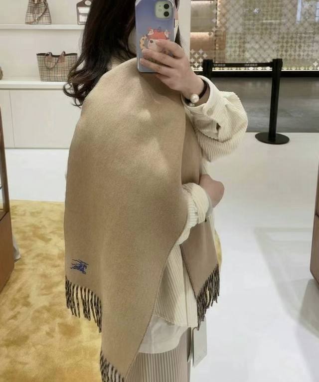 Burberry 男女通用羊绒长巾好看的不行羊绒款高尖端产物绝对令人尖叫的品质英伦风格时尚大牌的顶尖设计款..经典双面纯色搭配原版刺绣logo 此款令人尖叫的亮