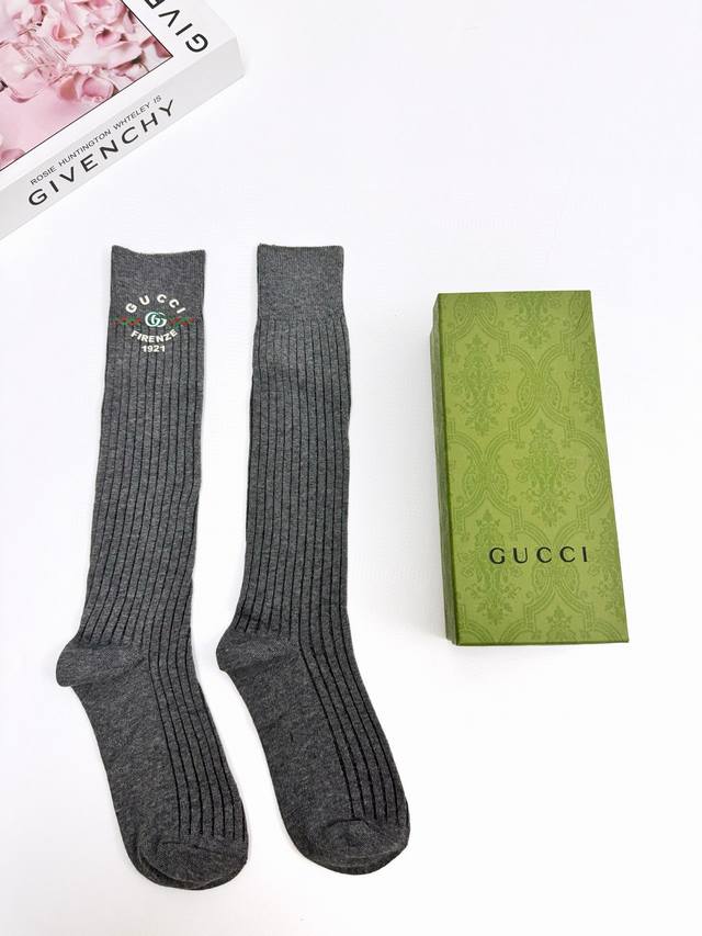 配包装 一盒一 双 Gucci 古琦 经典字母Logo纯棉袜 小腿堆堆袜，Ins超火爆红人同款，精美 面料，潮人必备 ，经典配色 个性时尚百搭款，你值得拥有哦