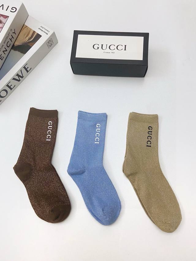 配包装 一盒3 双 Gucci 古琦 经典字母Logo 金银丝中筒袜 ，Ins超火爆红人同款，精美 面料，潮人必备 ，经典配色 个性时尚百搭款，你值得拥有哦