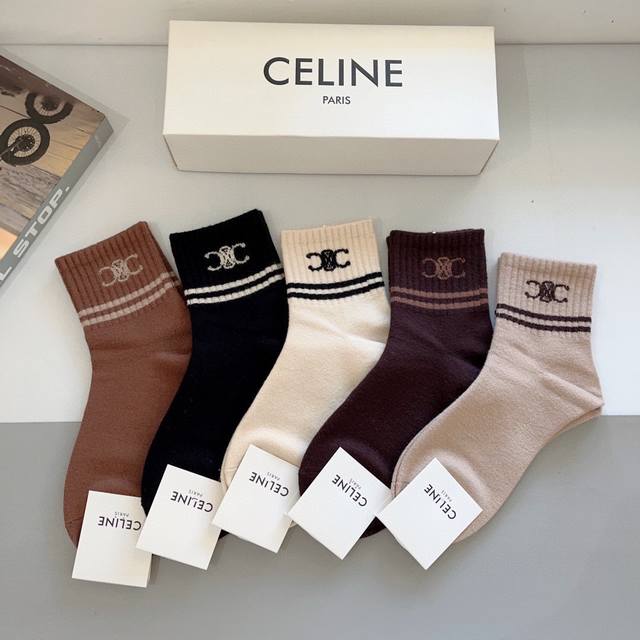 配包装 一盒5双 Celine 赛琳 新款高版本羊绒面料经典中筒袜子，个性时尚百搭款，！你值得拥有哦超柔软材质舒适透气，时尚百搭款