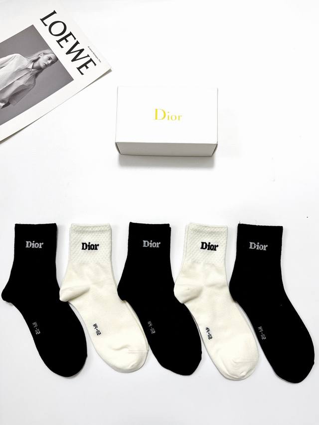 配包装 一盒5 双 Dior 迪奥 经典字母 Logo中筒袜 ！纯棉面料软糯亲肤！ Ins爆款！专柜在售Ing 好看到爆炸 ！超高品质！经典不过时！潮人必不能少