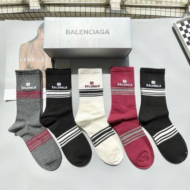 配包装 一盒五双 Balenciaga 巴黎世家 好看到爆炸欧美大牌高筒袜男女款潮人必不能少的专柜代购品质高筒袜子 ，搭配起来超高逼格 时髦度爆表啊啊啊啊～～推 - 点击图像关闭