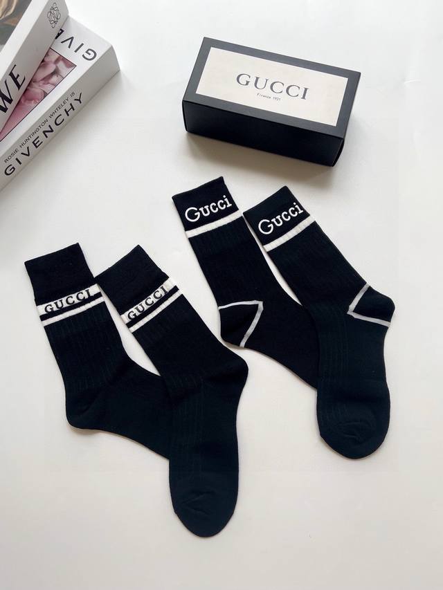 配包装 一盒2双 Gucci 古琦 经典字母Logo纯棉中筒袜 小腿袜 Ins爆款！专柜在售Ing 好看到爆炸 ！超高品质！经典不过时！潮人必不能少的专柜代购品