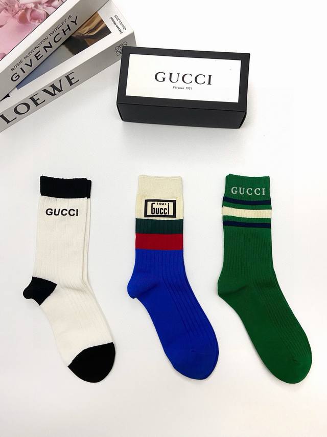 配包装 一盒3 双 Gucci 古奇 经典字母Logo 纯棉中筒袜 Ins爆款！专柜在售Ing 好看到爆炸 ！超高品质！经典不过时！潮人必不能少的专柜代购品质